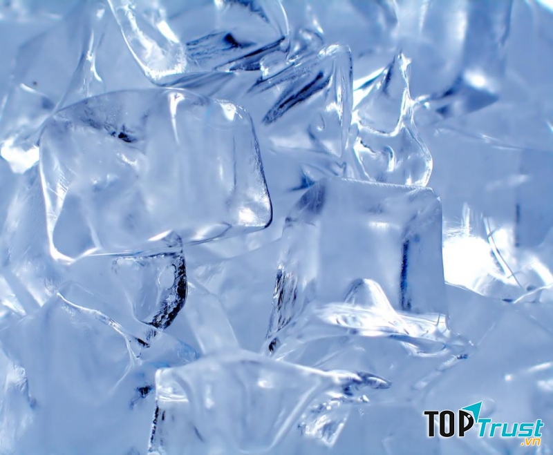 Thômg tắc bồn cầu bằng đá lạnh là cách mà không nhiều người nghĩ đến