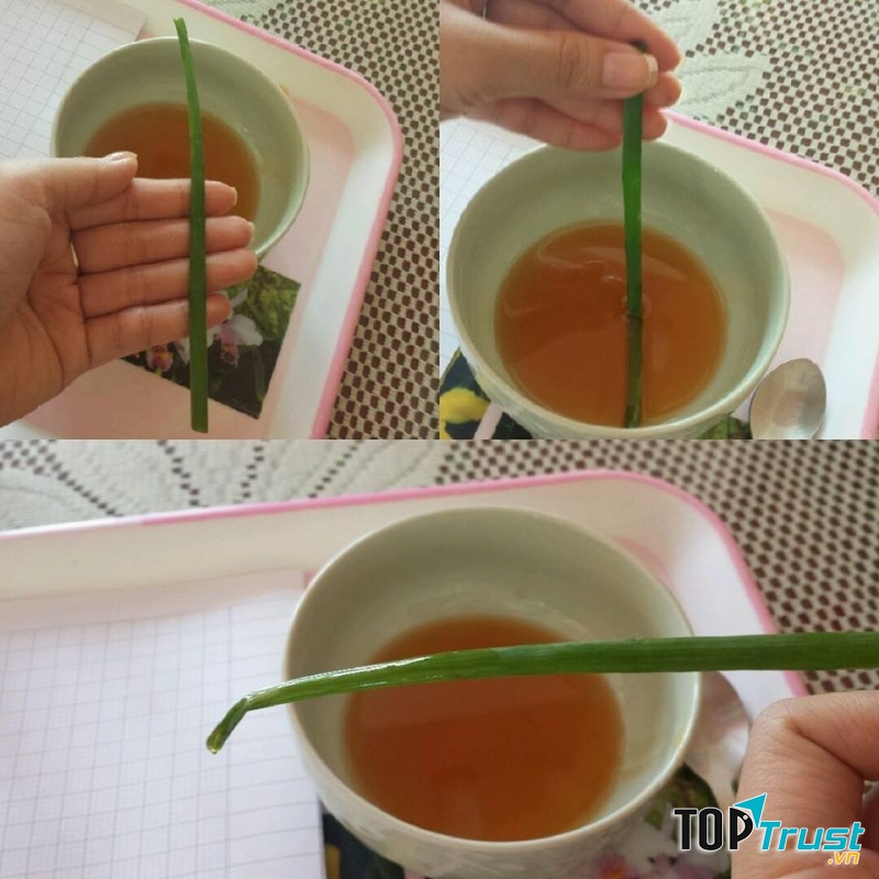 Sử dụng cọng hành (tỏi, cần tây) tươi để nhận biết mật ong ngon.