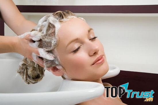 Sau khi nhuộm tóc, cần sử dụng dầu gội thích hợp