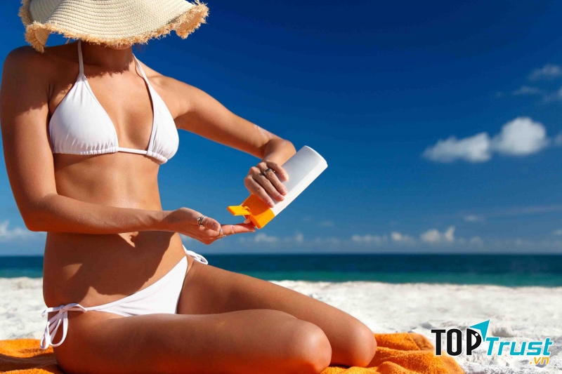 Sử dụng kem chống nắng riêng biệt chống thấm nước khi đi bơi