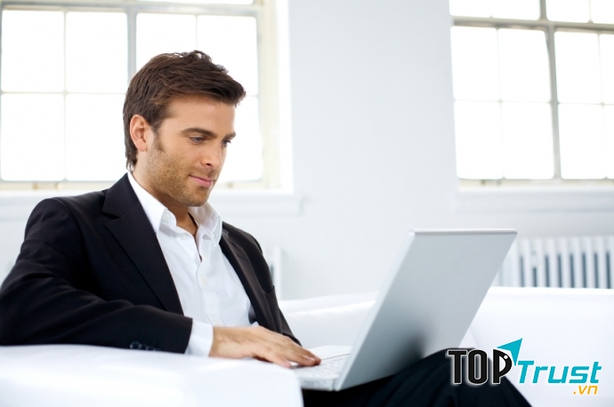 Nam giới thường có thói quen đặt laptop trên đùi