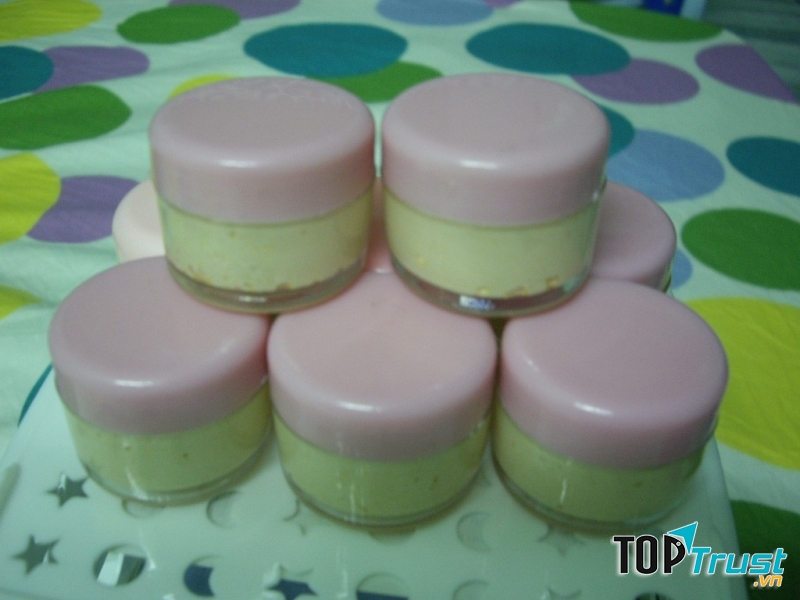 Cảnh báo sử dụng kem trộn không rõ nguồn gốc gây bào mòn da và mụn trứng cá nghiêm trọng