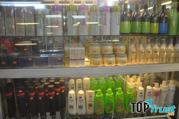 Sử dụng các sản phẩm chứa nhiều chất hóa học cho tóc