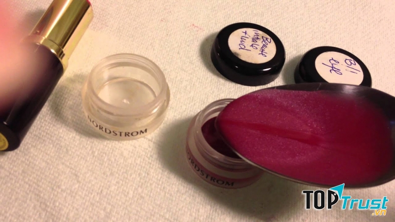 Tái chế son môi khi gần hết