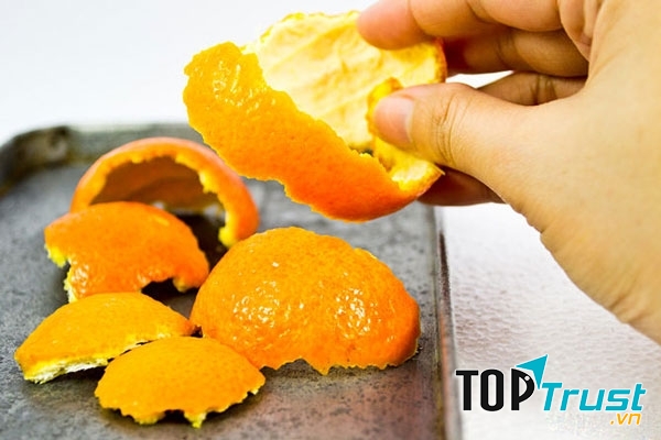 Mẹo dùng vỏ cam chống say xe