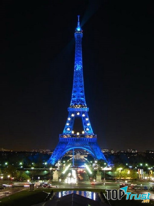 Sự rực rỡ của tháp Eiffel