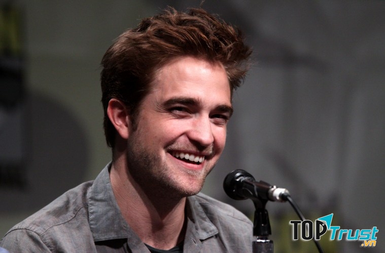 Ca hát cũng là tài lẻ của Robert Pattinson