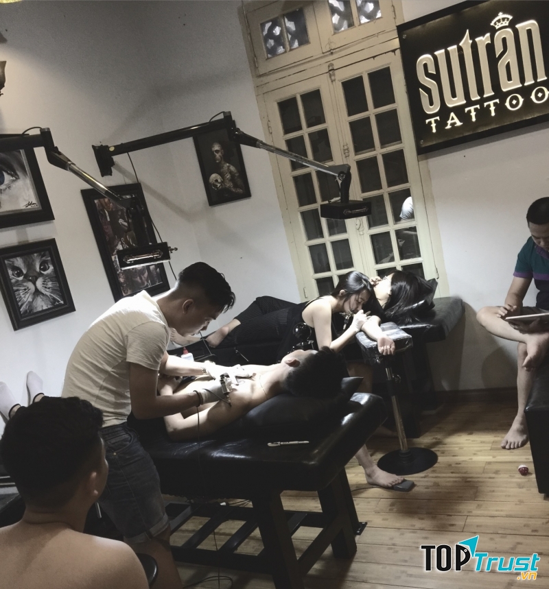 Nhóm nghệ sĩ của Su Trần Tattoo