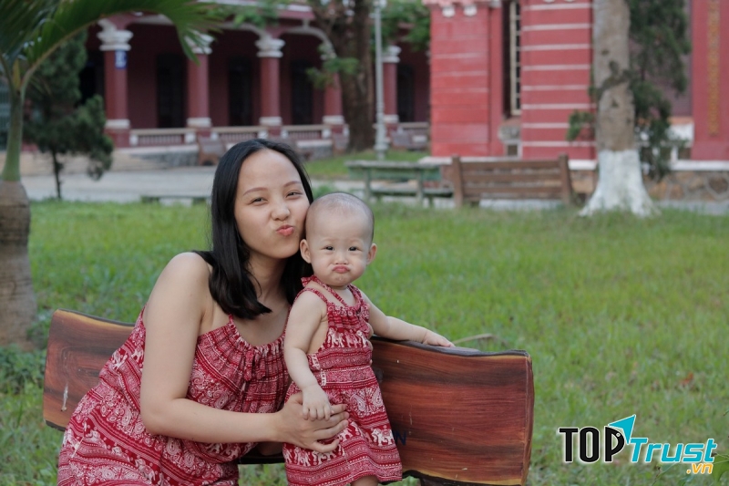 Trẻ con sẽ học được rằng con người có thể gắn bó với nhau thông qua những cảm xúc tương đồng,