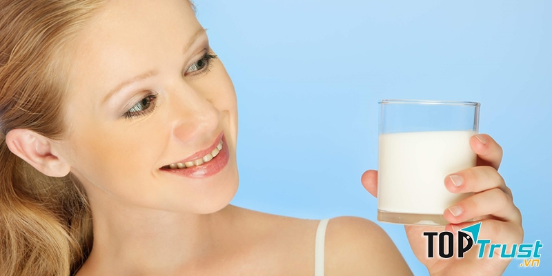 Uống sữa tăng cân