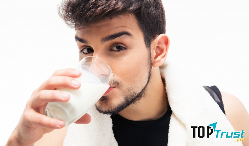 Hãy uống sữa sau khi kết thúc buổi tập luyện săn chắc