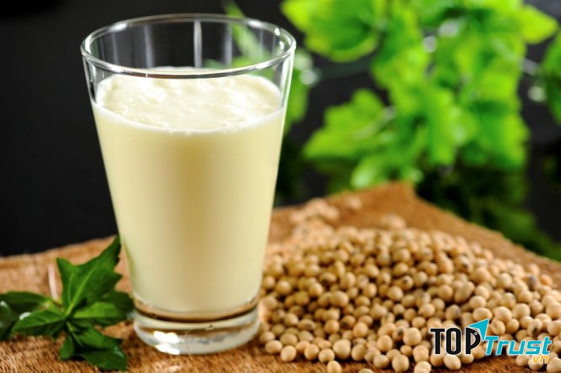 Sử dụng sữa đậu nành cho trẻ dưới 1 tuổi có thể gây chảy máu đường ruột