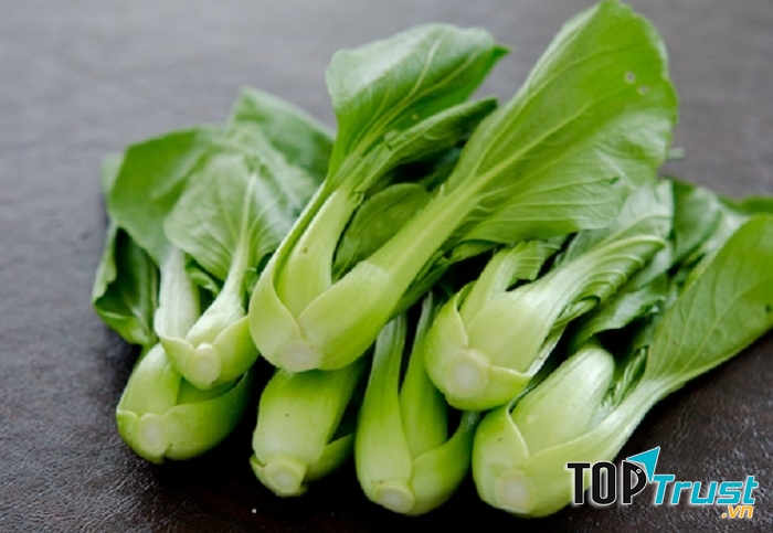 Rau cải xanh chứa nhiều vitamin và chất xơ
