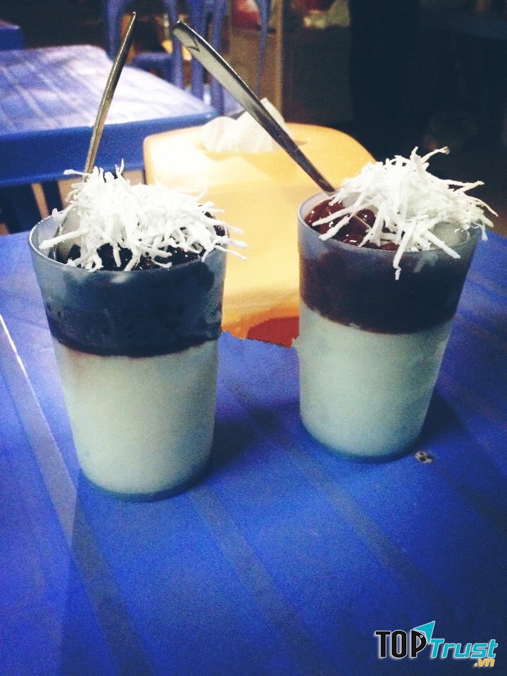 Sữa chua đậu đỏ Ngõ Tự Do