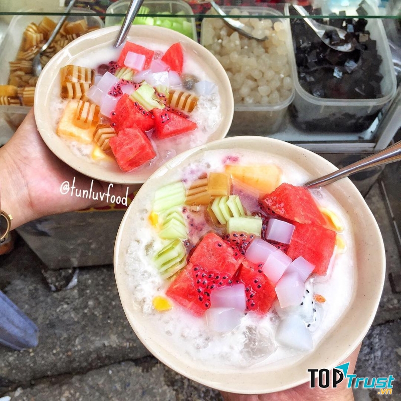 Bát sữa chua hoa quả khá là hấp dẫn chỉ 15k