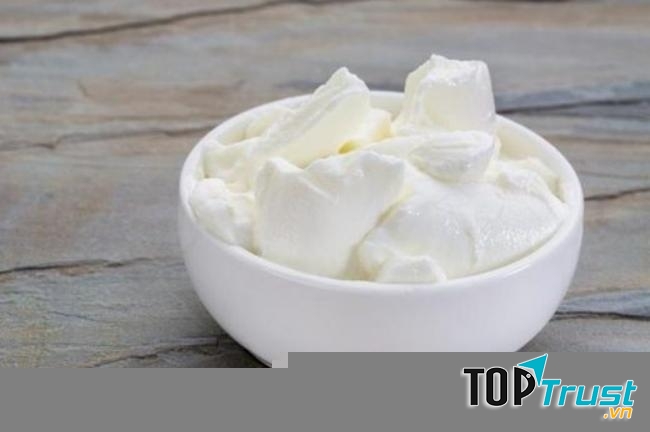 Sữa chua là 1 thức ăn ngon và có nhiều công dụng trong việc chăm sóc da