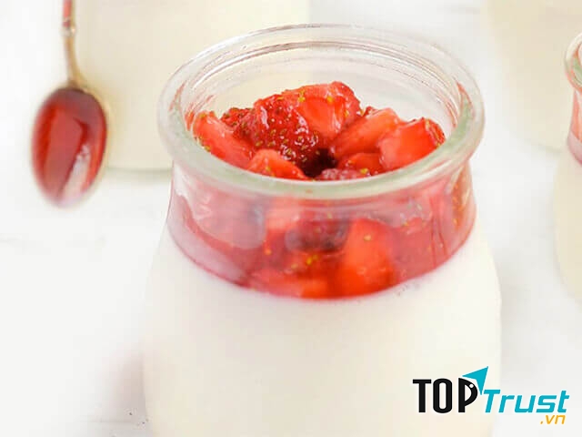 Sữa chua mứt dâu