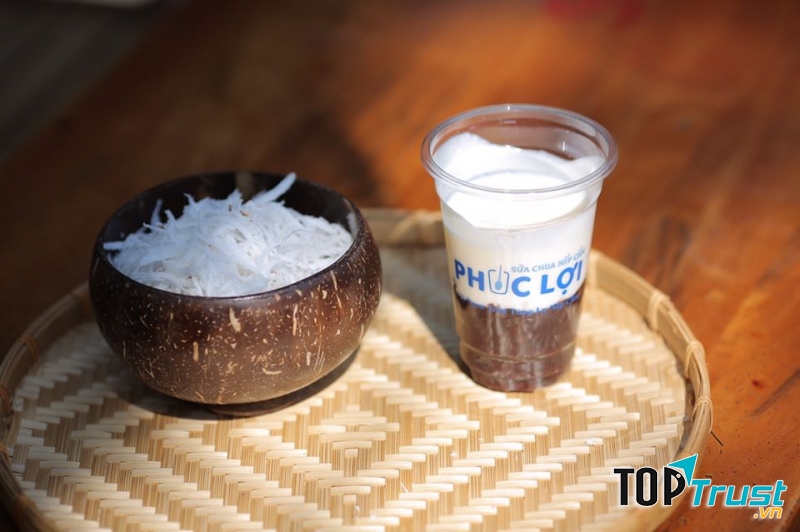 Sữa chua nếp cẩm Phúc Lợi