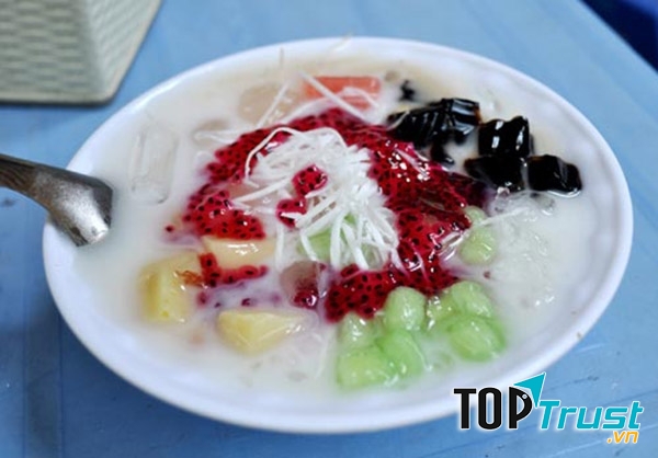 Quán bán khá nhiều loại sữa chua