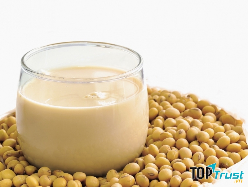 Các loại sữa chiết xuất từ các loại đậu như đậu nành, đậu xanh, đậu đỏ hạt sen,…chứa nhiều protein và vitamin D vô cùng có lợi cho quá trình hình thành và phát triển của xương.