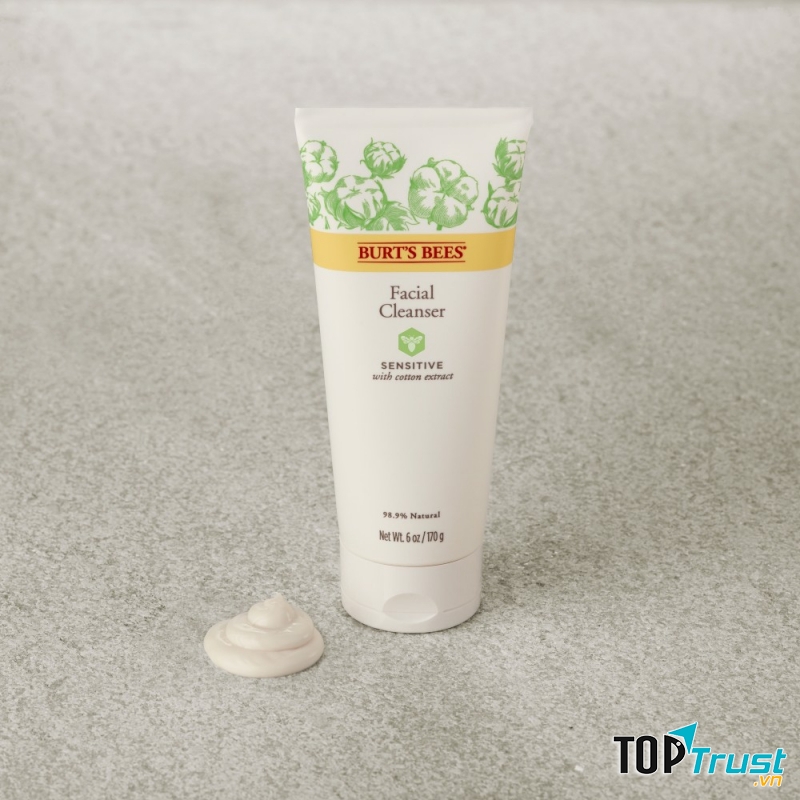 Sữa rửa mặt Burt’s Bee Sensitive Facial Cleanser