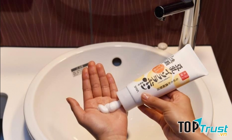 Sữa rửa mặt Sana Nameraka Honpo Sana Isoflavone Cleansing Foam Wash