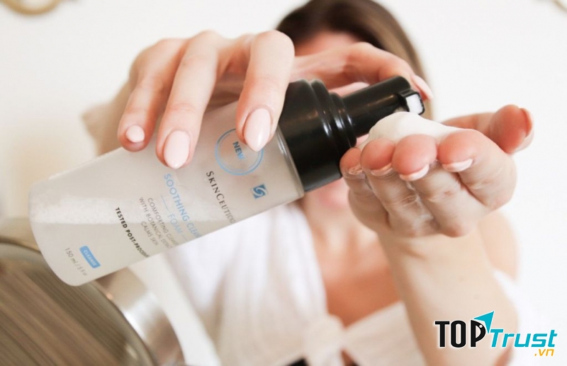 Sữa rửa mặt Skinceuticals Soothing Cleanser trắng sáng cho da nhạy cảm