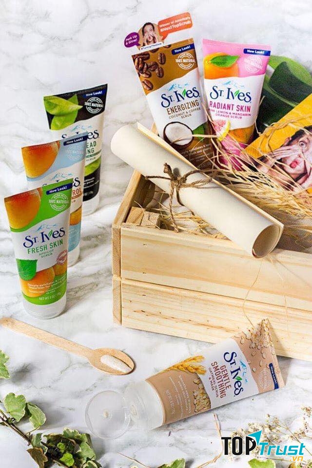 St.Ives Fresh Skin Apricot Scrub
