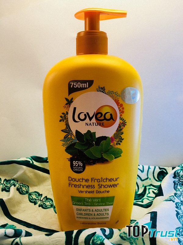 SỮA TẮM TINH CHẤT TRÀ XANH LOVEA FRESH GREEN TEA SHOWER GEL 95% NAT - 750ML