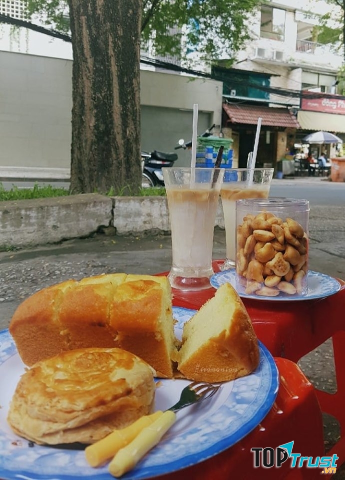 Sữa tươi Mười là một quán sữa nho nhỏ lâu năm của Sài Gòn