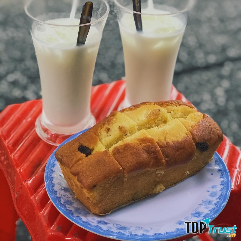 Vị sữa ngọt thanh nhẹ nhàng, béo béo và rất thơm, vị sữa tươi Mười vẫn cứ thế chiều lòng thực khách bao năm qua