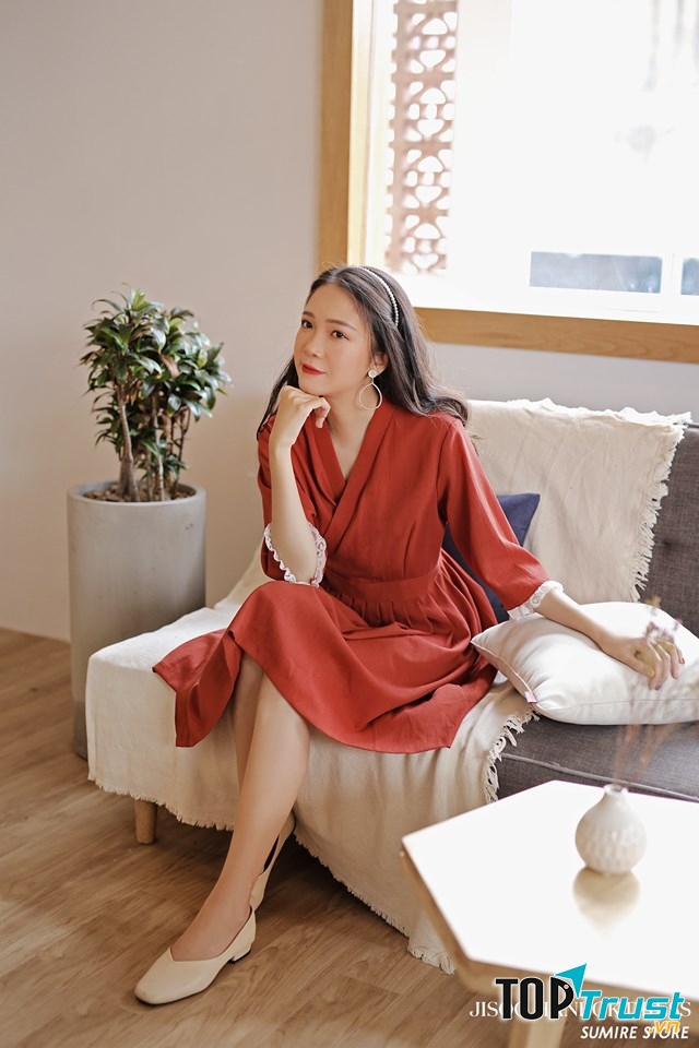 Váy áo ở Sumire store được cái chăm chút rất kỹ lưỡng, chất liệu mềm mại và đặc biệt mặc không bị nhăn nên thích lắm.