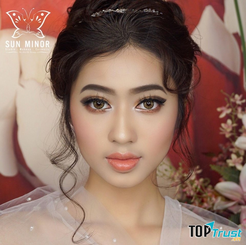 Sun Minor MakeUp Artist