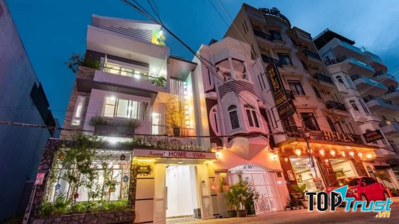 Biệt thự nhìn từ bên ngoài