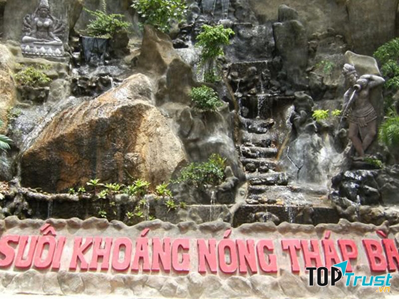 Suối khoáng nóng Tháp Bà