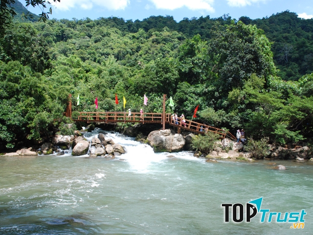 Suối nước nóng Kênh Gà