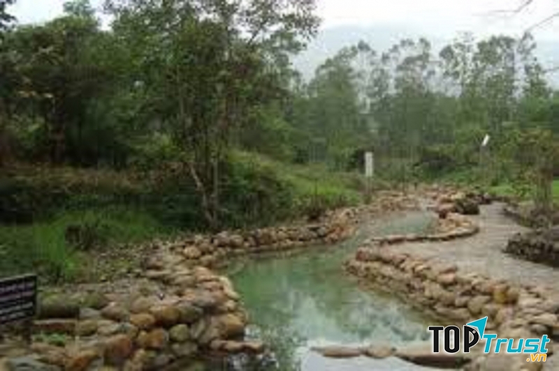 Suối nước nóng Kênh Gà