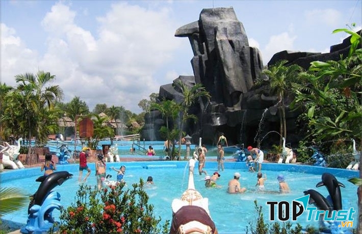 Suối nước nóng Bình Châu