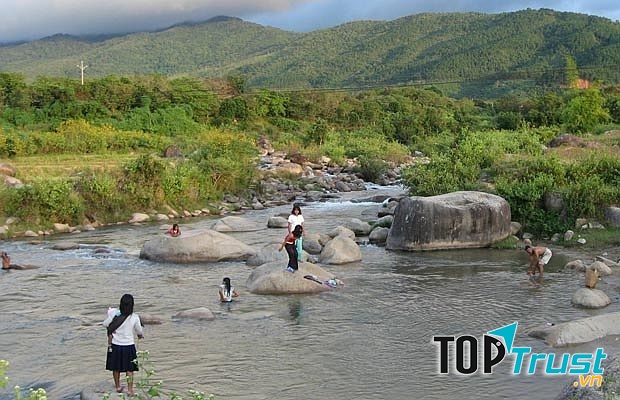 Suối nước nóng Đam Rông (Lâm Đồng)