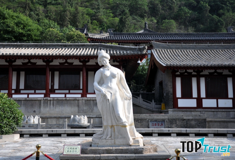 Tượng Dương Quý Phi tại Hoa Thanh Trì