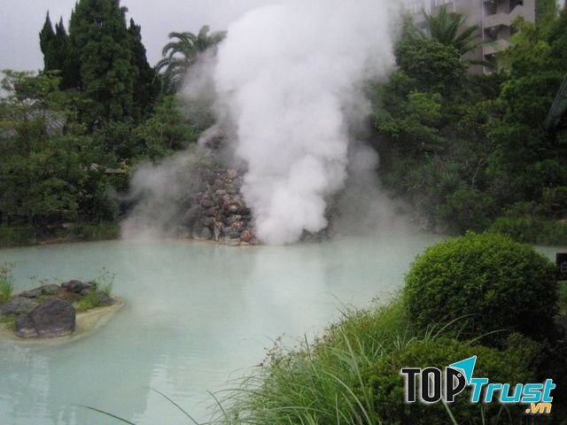 Suối nước nóng Hội Vân (Bình Định)