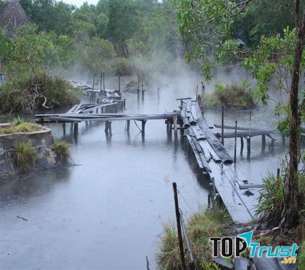 Suối nước nóng Kênh Gà - Điểm du lịch thu hút của Ninh Bình