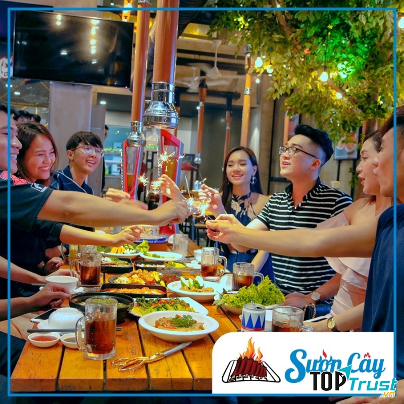Thêm một lựa chọn khác mà Toplist dành cho fan đồ Hàn tại Phú Nhuận chính là Sườn Cây Nướng trên đường Phan Đăng Lưu.
