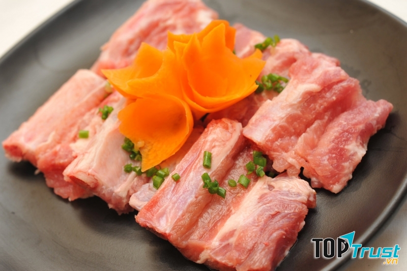 Sườn heo kích thích sản xuất testosterone để xây dựng cơ bắp