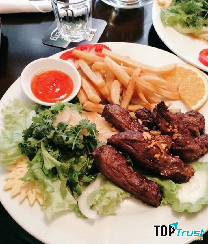 Sườn Kotlet, bò nướng kiểu Ý - Cafe Goethe
