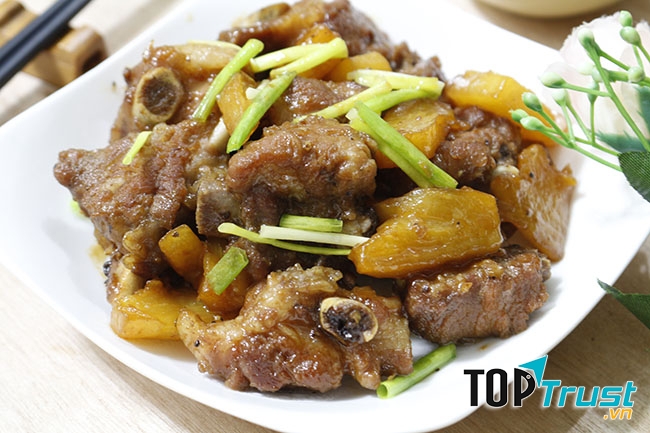 Sườn non kho dứa