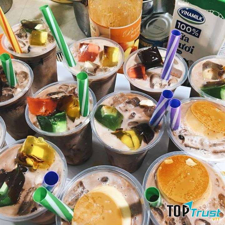 Sương Sa Dừa có menu rất phong phú cả đồ ăn và thức uống