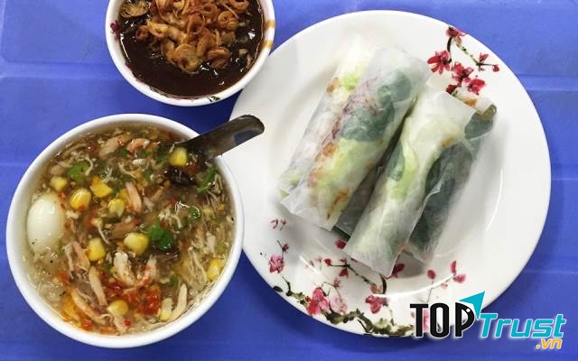 Súp cua ngon nhất khi ăn cũng món cuốn