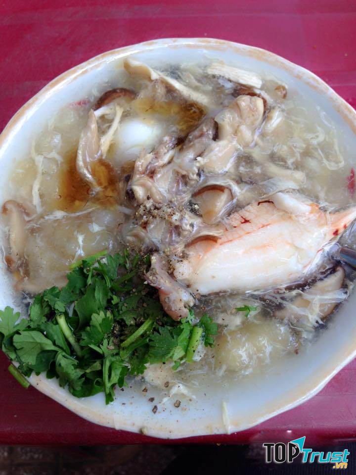 Quán có thâm niên 20 năm và lúc nào cũng đông đúc