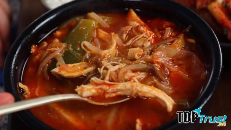 Súp gà cay kiểu Thái